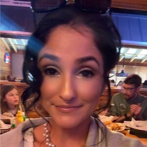 Meet your Posher, Gloria